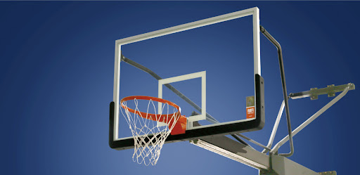 记者：王刚伤情比想象中好，侯森缝了20多针坐火车返京